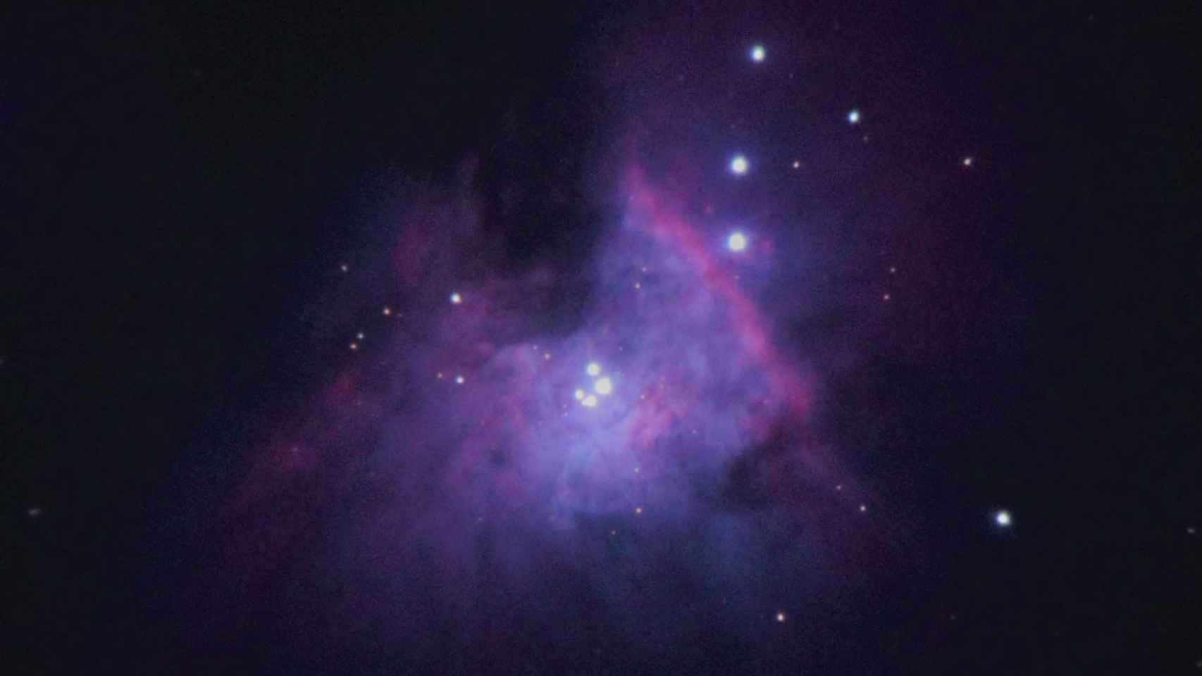 Imagen captada por uno de los telescopios de la nebulosa de Orión, conocida entre los astrónomos como la guardería de estrellas por el gran número de nacimiento de estrellas que tiene