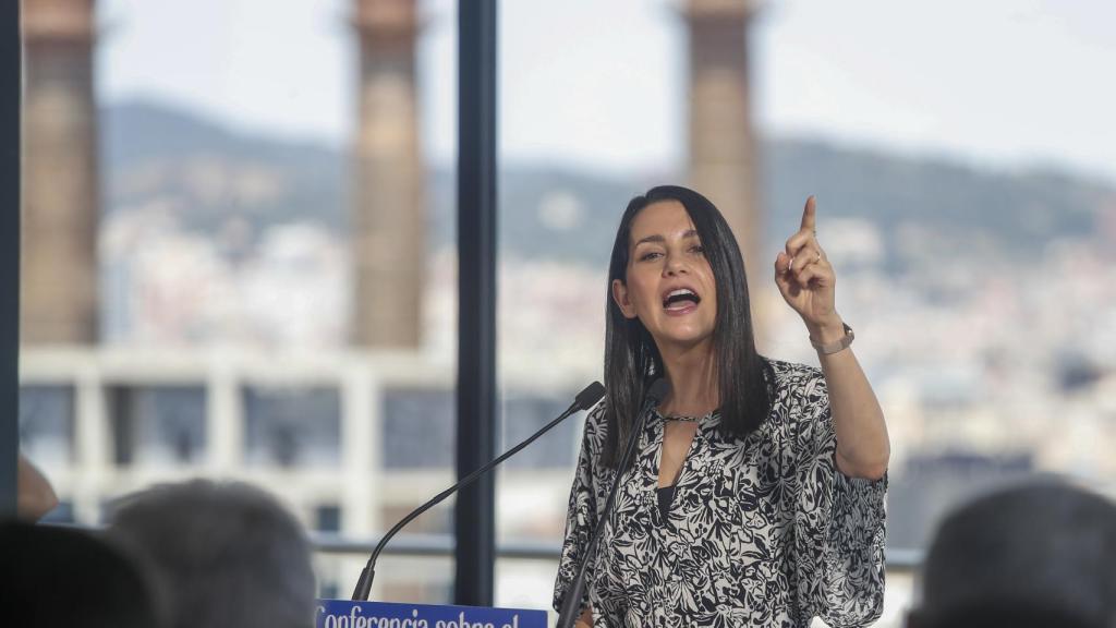 Inés Arrimadas, durante un mitin este domingo en Barcelona.