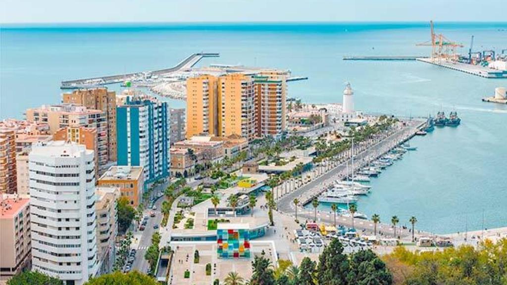 Vistas del centro comercial del puerto de Málaga, Muelle Uno.