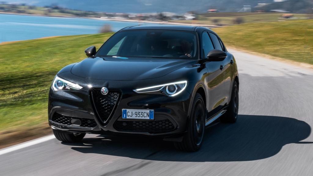 Así es el Alfa Romeo Stelvio, un SUV de gran tamaño y enfoque deportivo.