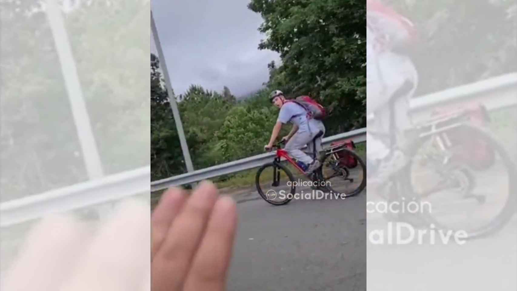 Advierten a un ciclista en la AP-9 en Pontevedra: Pues si te mata un coche, que te mate