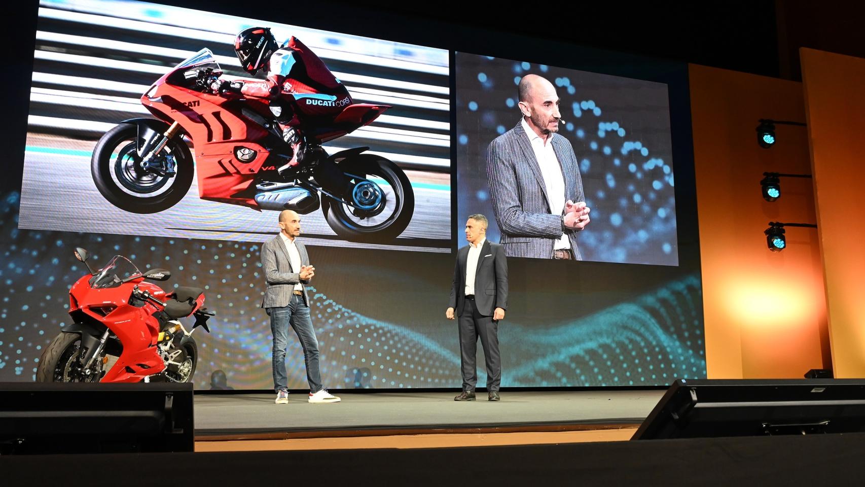 Claudio Domenicali, CEO de Ducati, y Manos Raptopoulos, presidente de SAP en el sur de EMEA, durante el congreso Sapphire celebrado en Madrid.