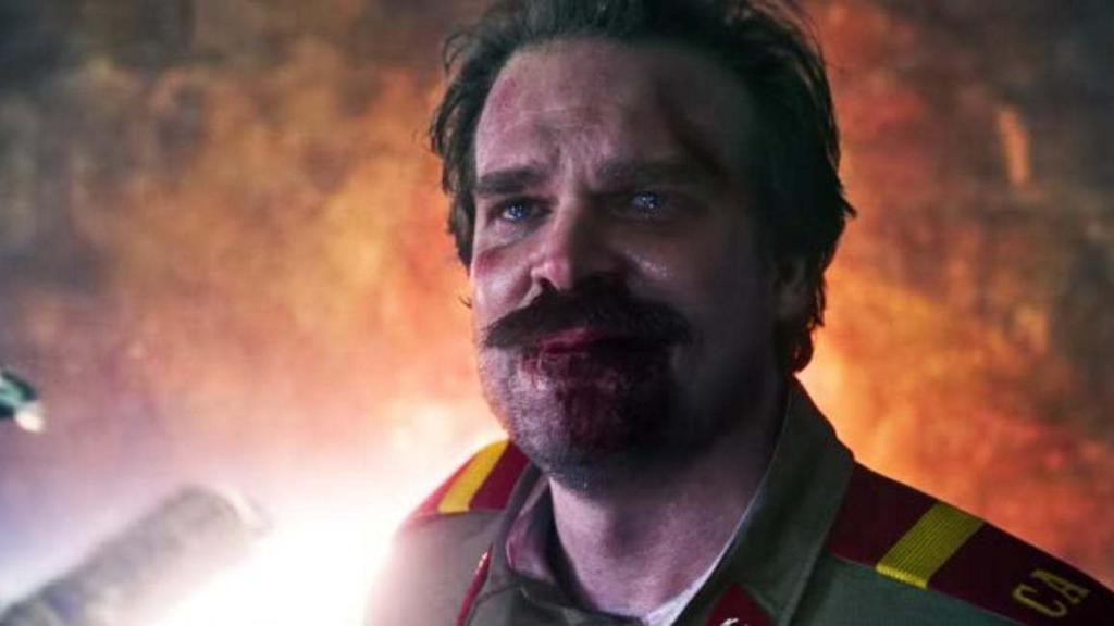 Hopper muere (o no) en el final de 'Stranger Things 3'.