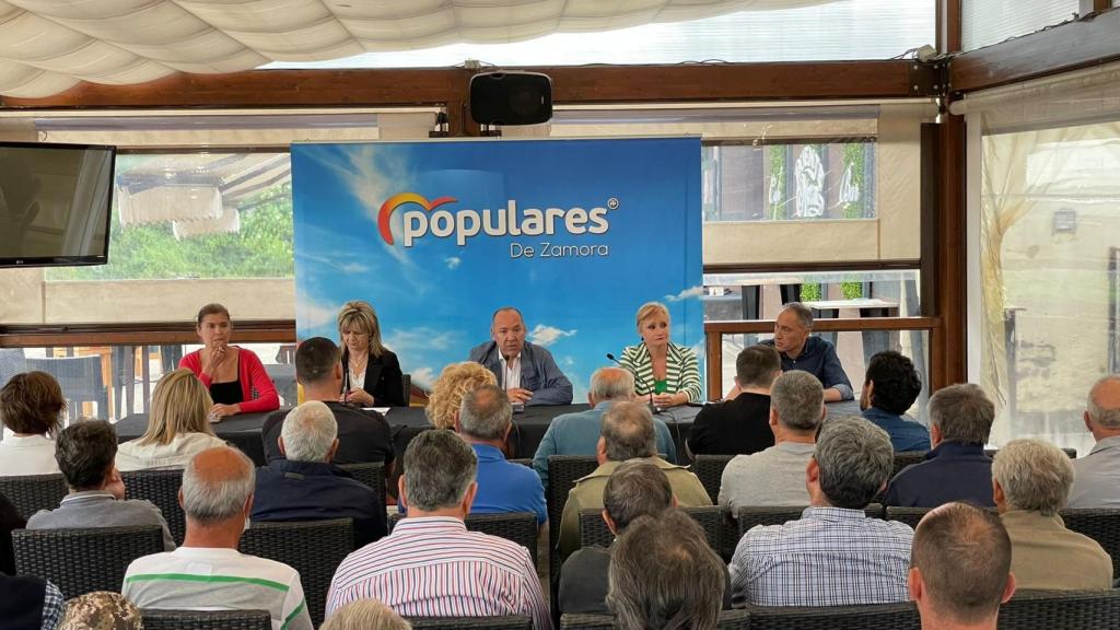 Reunión alcaldes y portavoces PP en Benavente y Los Valles'