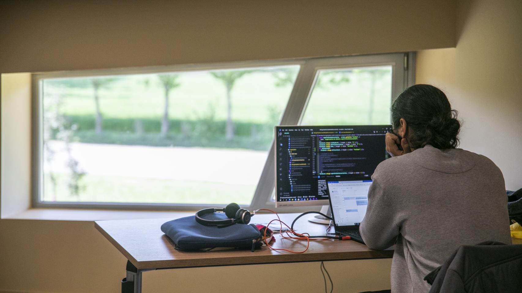 Un programador en el marco de la primera edición del proyecto Cataluña Rural Hub.