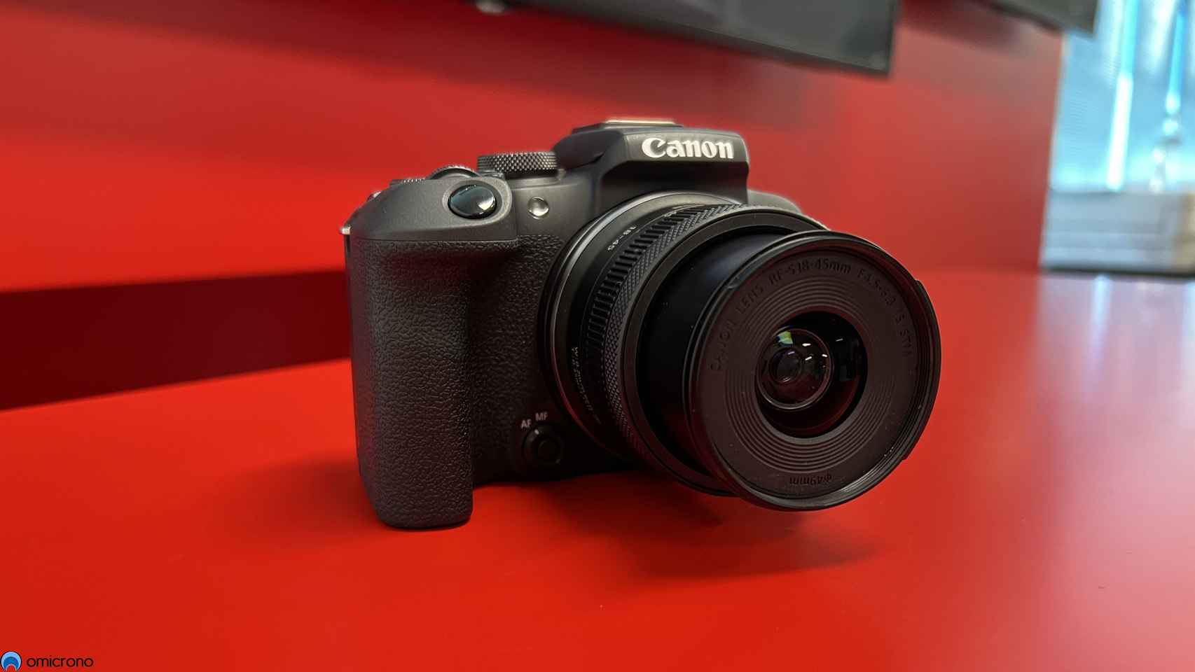 Nuevas cámara R10 de Canon
