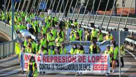Varias decenas de personas protestan en una manifestación de los trabajadores de Ence, a 16 de julio de 2021, en Pontevedra.