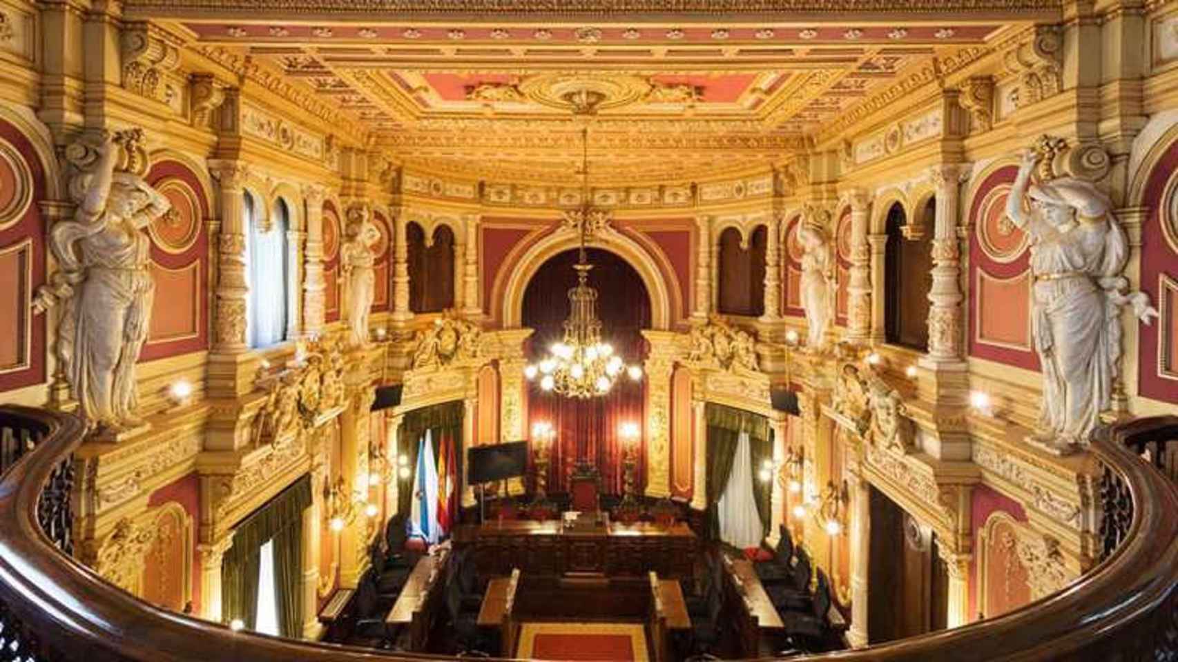 Salón de plenos del Ayuntamiento de Ourense, en donde se celebran los enlaces nupciales.