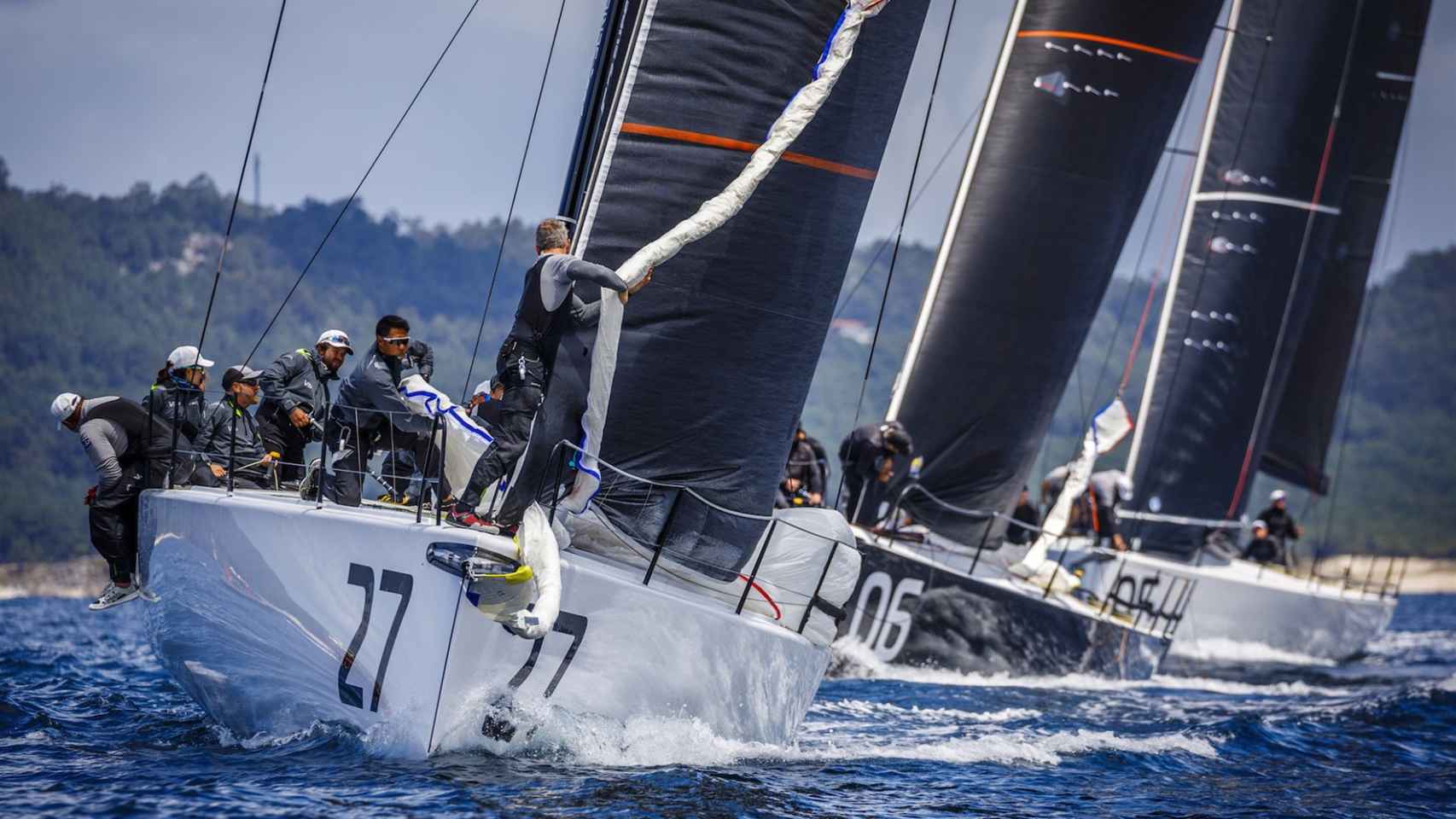 El Vayu durante la Abanca 52 Super Series Baiona Sailing Week.