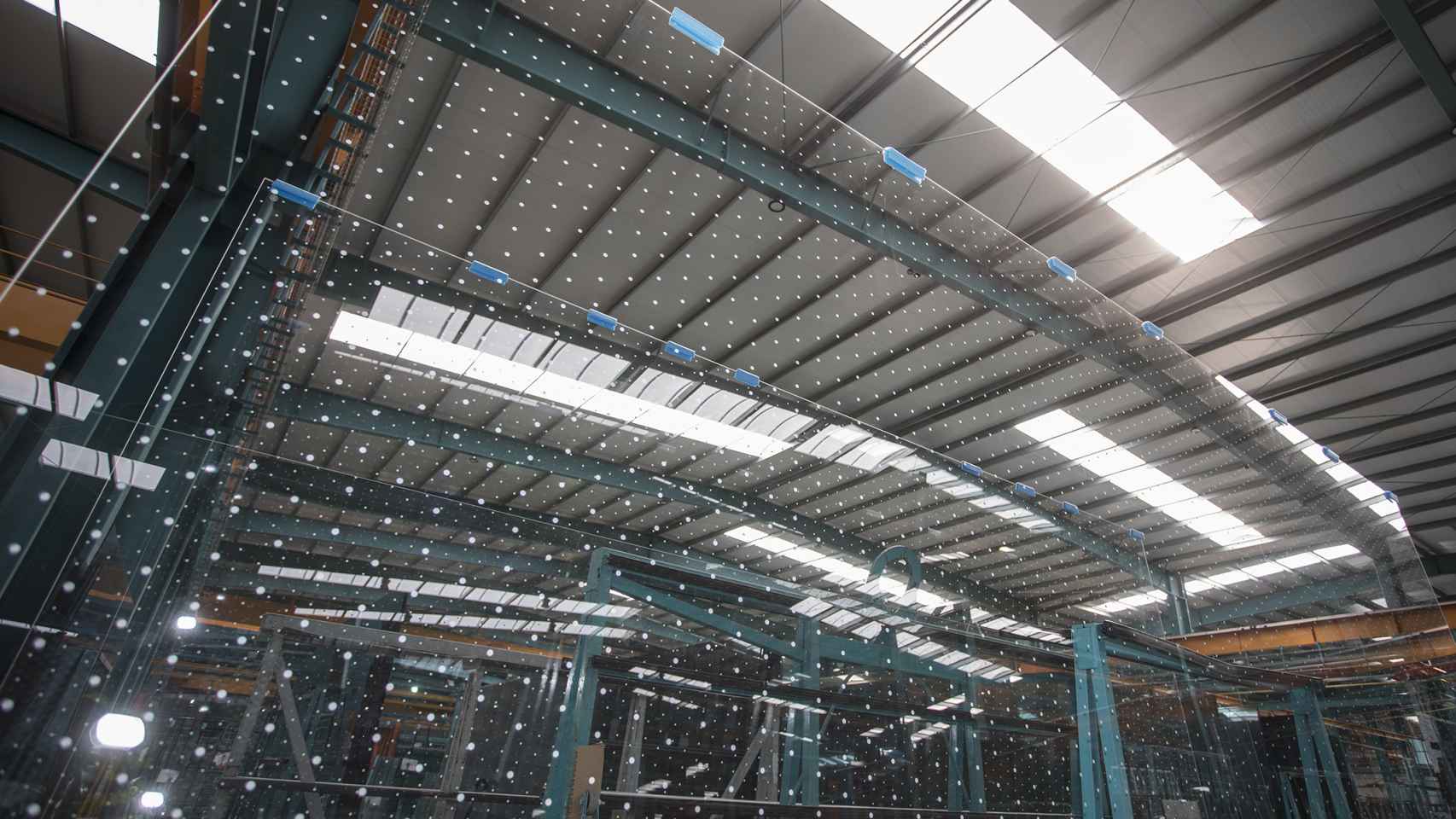 Imagen de los vidrios procesados para Google en la fábrica de Tvitec en Cubillos del Sil, León