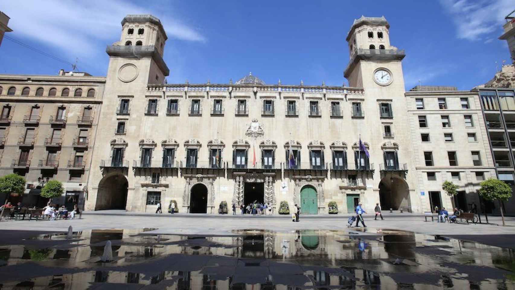Fachada del Ayuntamiento de Alicante, en imagen de archivo.