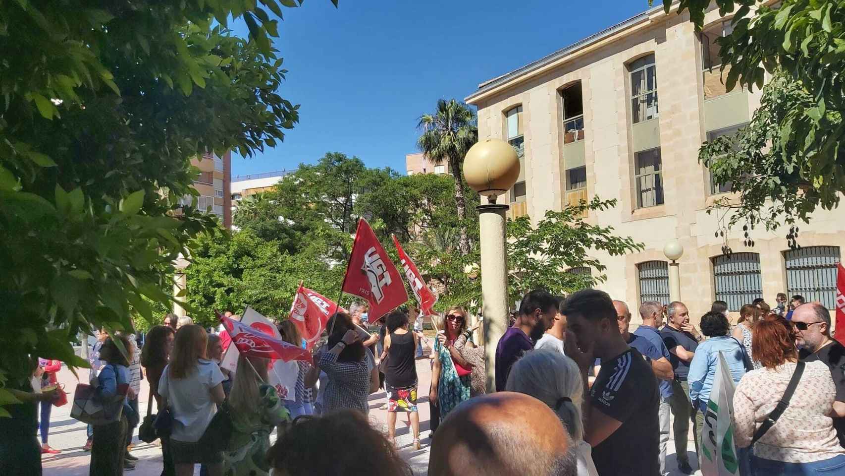 Protesta de los funcionarios de Justicia a las puertas de Benalúa, hoy en Alicante.