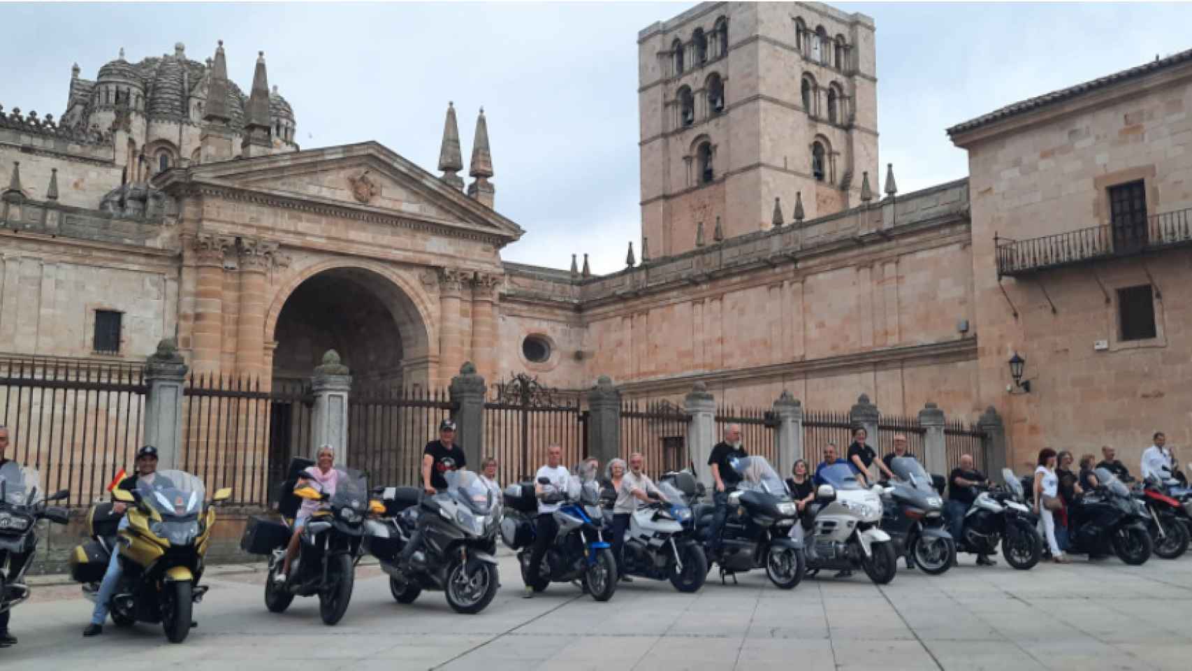 El motoclub La leyenda continúa se enamora de Zamora
