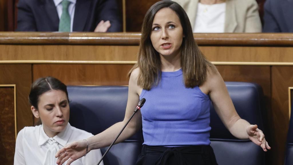 La ministra de Derechos Sociales, Ione Belarra, interviene en la sesión de control al Gobierno.