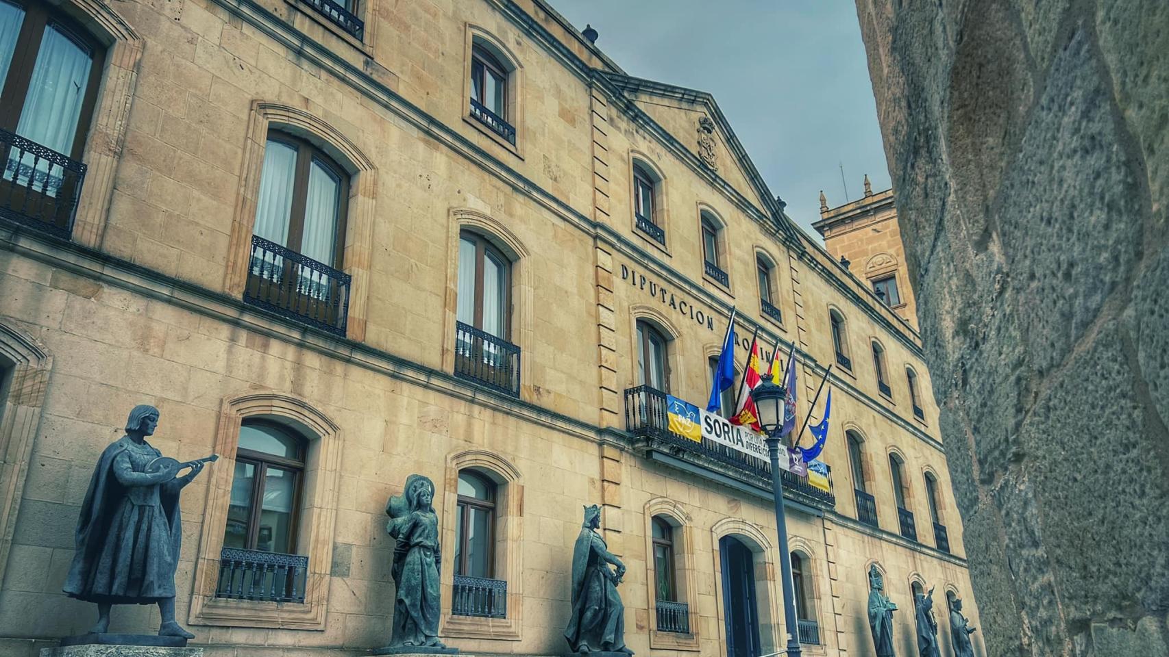 Fachada principal de la Diputación de Soria.