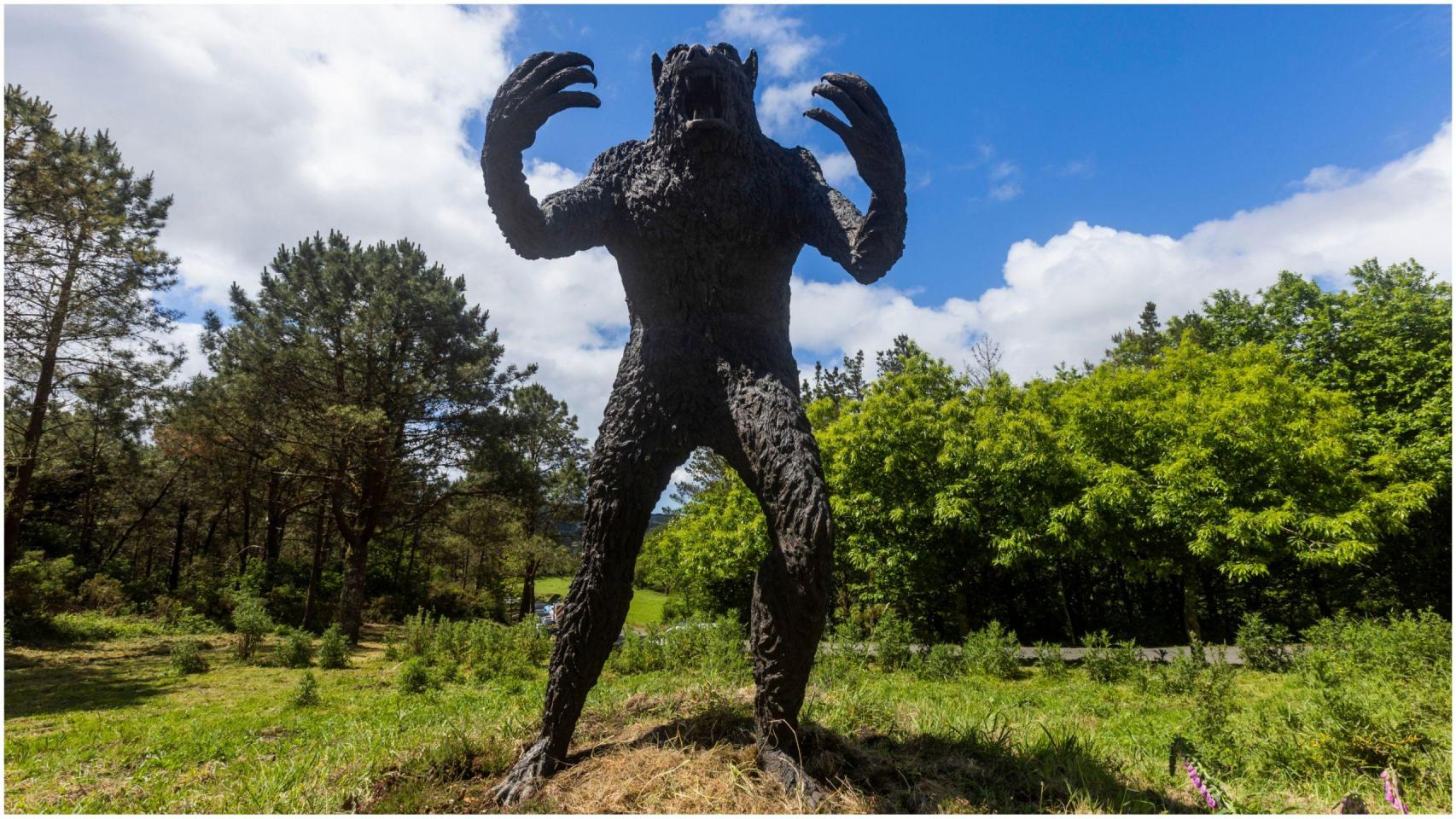 La estatua de Vákner en el inicio del Camino Real.