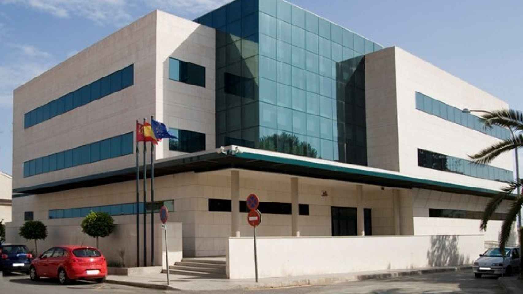 Edificio que alberga los juzgados de San Javier.
