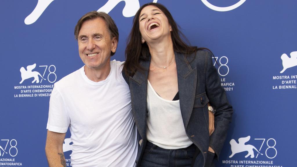 Tim Roth y Charlotte Gainsbourg presentaron 'Sundown' en la última edición de Venecia.