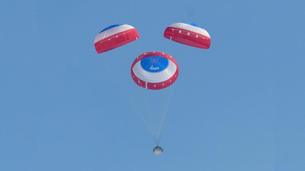 Starliner aterrizando