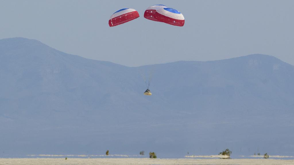 Starliner aterrizando