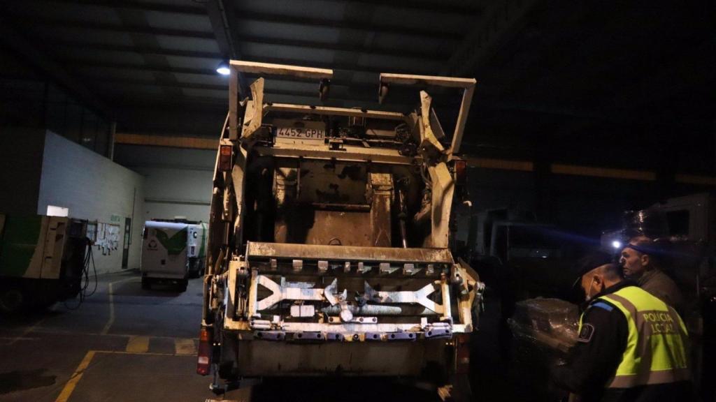 Investigan el sabotaje de varios camiones de recogida de basura de Santiago.