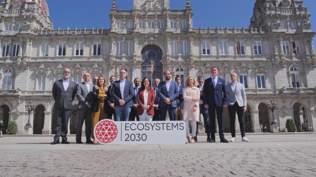 La alcaldesa de A Coruña, Inés Rey, y el presidente ejecutivo de ‘Ecosystems2030’.