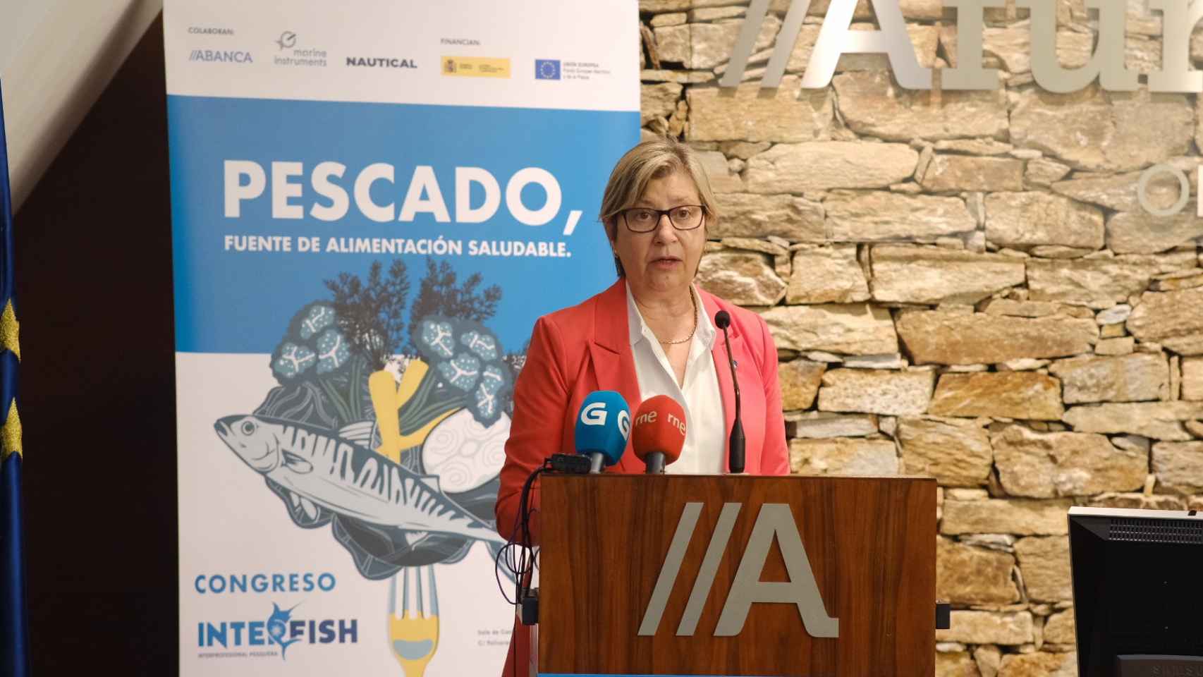 La conselleira do Mar, Rosa Quintana, durante su intervención en el congreso Pescado, fuente de alimentación saludable