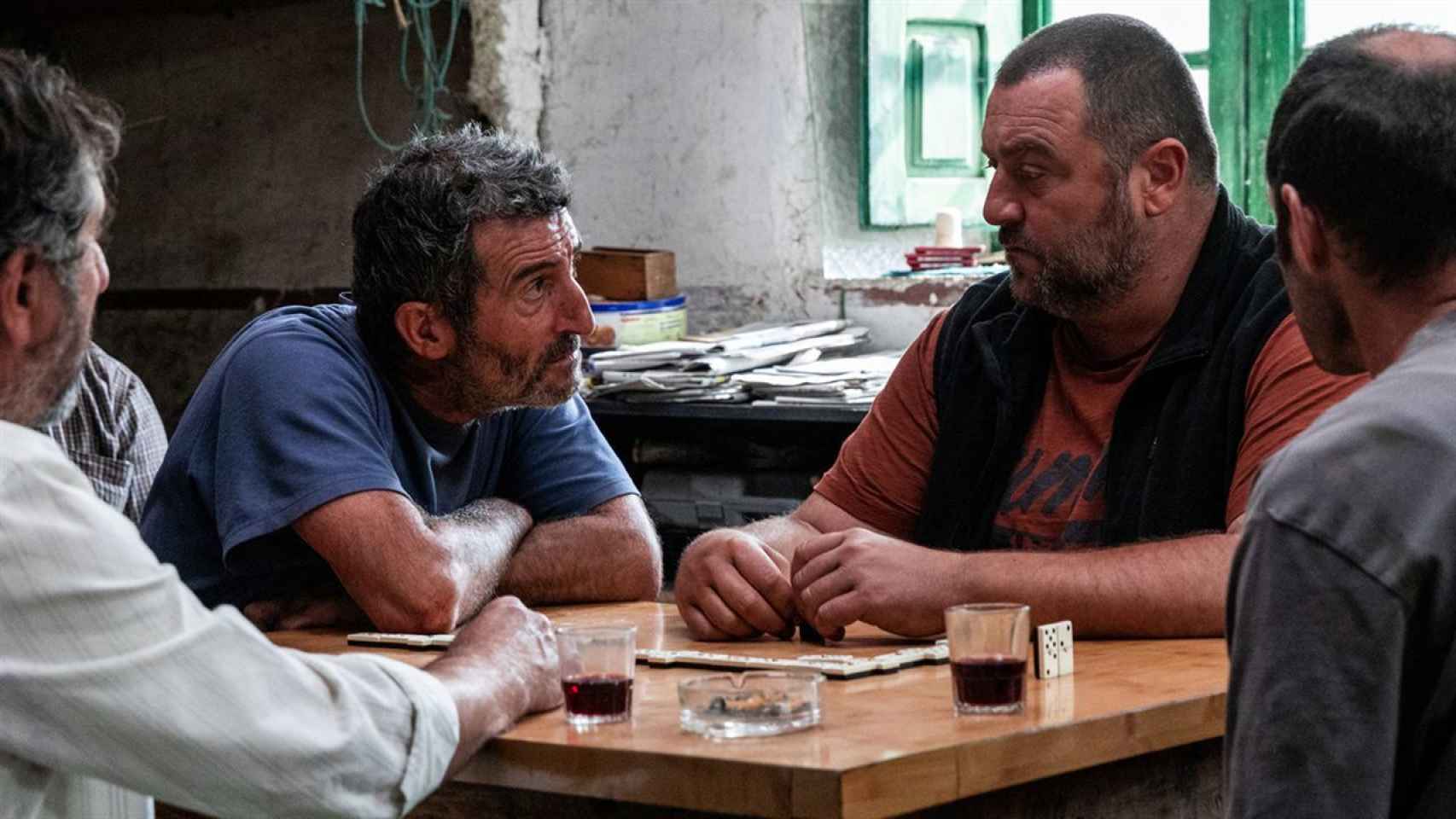 Luis Zahera y Dénis Menochet en 'As bestas'