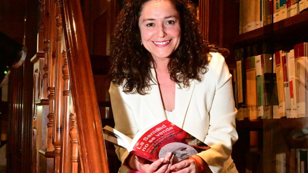 Inmaculada Nieto, en la biblioteca del Parlamento andaluz.