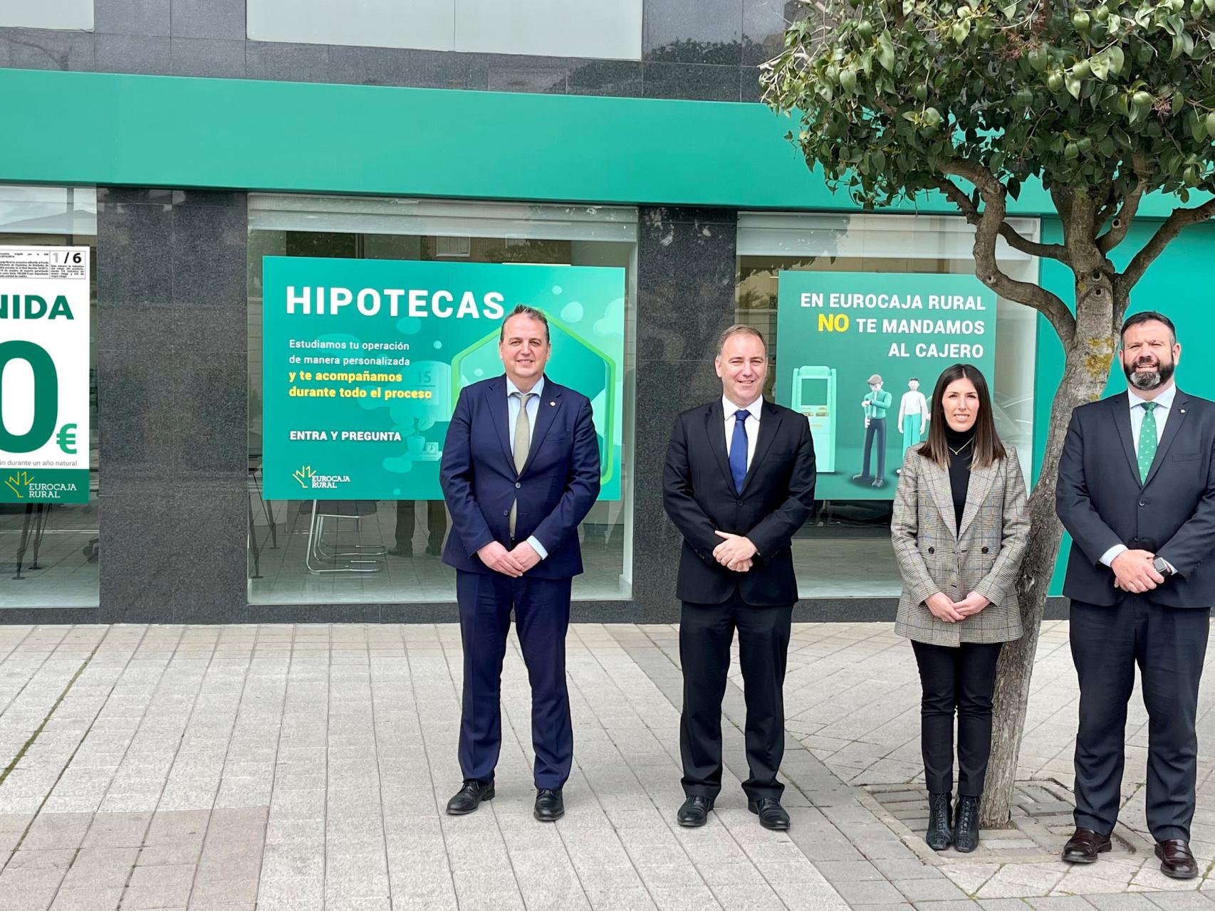 Acto de inauguración de la nueva oficina de Eurocaja Rural en Íscar.