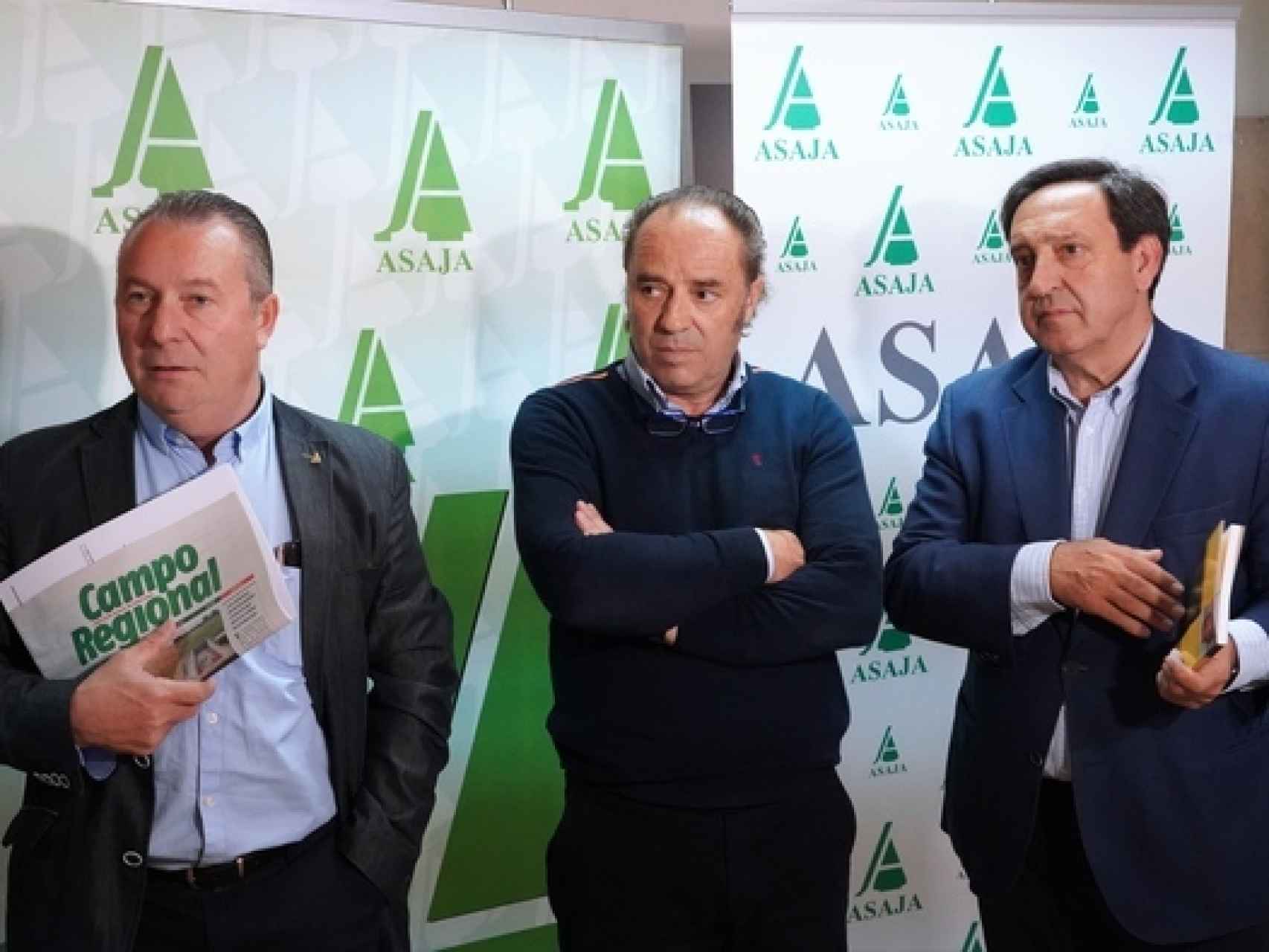 El presidente autonómico, provincial y nacional de Asaja, Donaciano Dujo, Juan Ramón Alonso García y Pedro Barato en la Asamblea de Asaja Valladolid, este viernes.