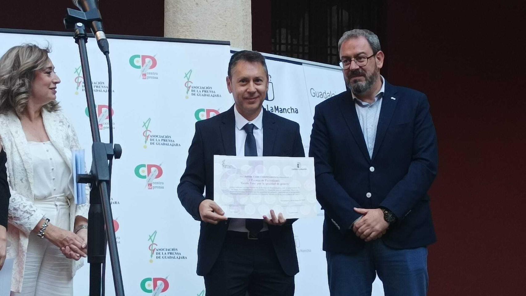 Julián Cano recibe dos nuevos premios.