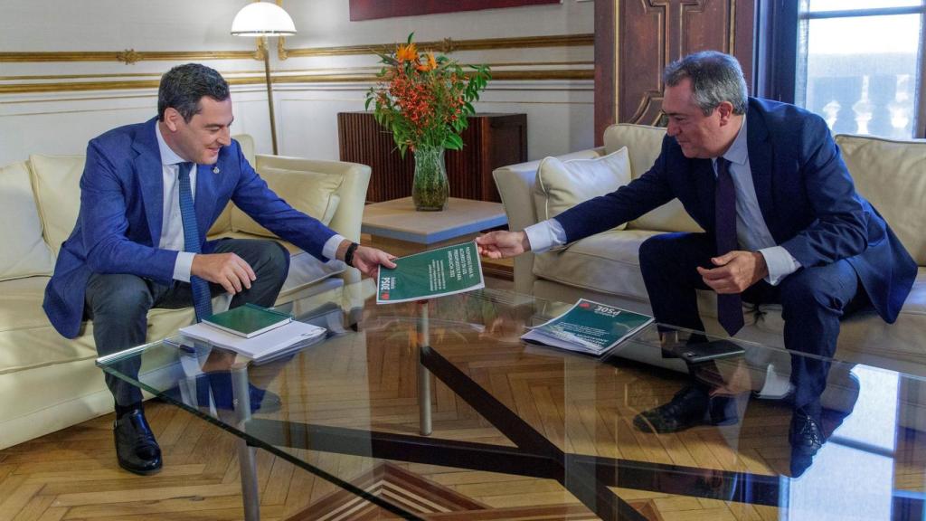 Los candidatos andaluces del PP, Juanma Moreno, y del PSOE, Juan Espadas, en una imagen de archivo.