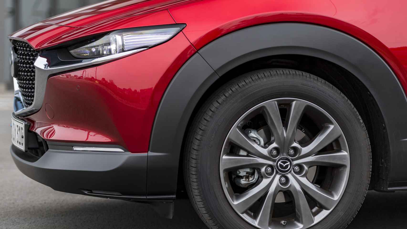 El Mazda CX-30 sorprende por sus líneas dinámicas que crean movimiento en la carrocería.