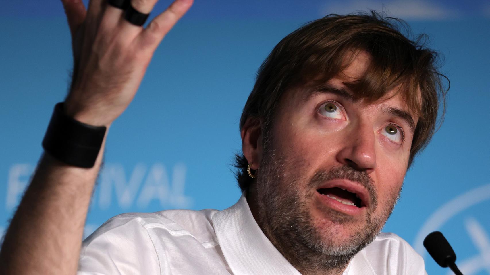 Albert Serra en la rueda de prensa de su película 'Pacifiction' en Cannes, el pasado viernes. Foto: EFE/EPA/John Phillips