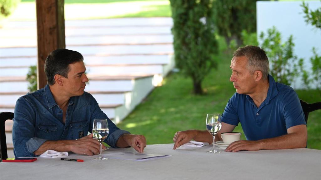 Sánchez recibe a Stoltenberg en la finca Quintos de Mora (Toledo) para preparar la Cumbre de la OTAN. Foto: Borja Puig de la Bellacasa