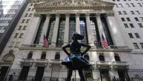 Estatua de la La Niña sin Miedo en Wall Street.