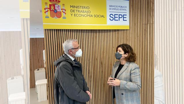 María Rivas visita la oficina de empleo de Ferrol Centro.