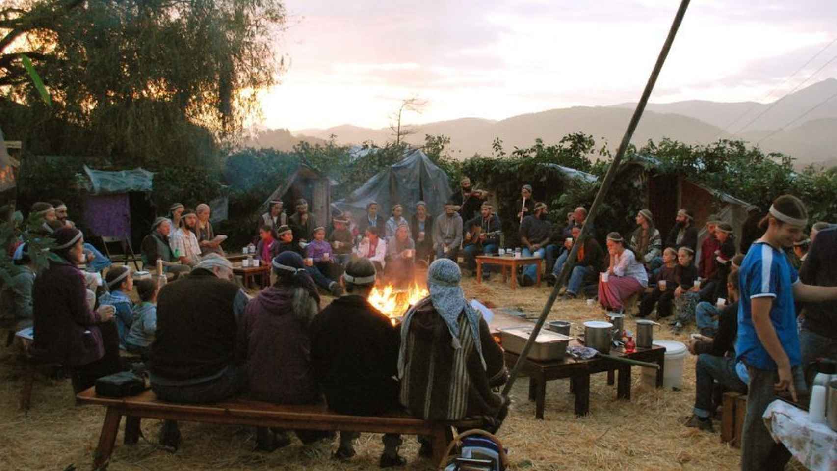 Imagen de una fiesta de la tribu. extraída de su página web.