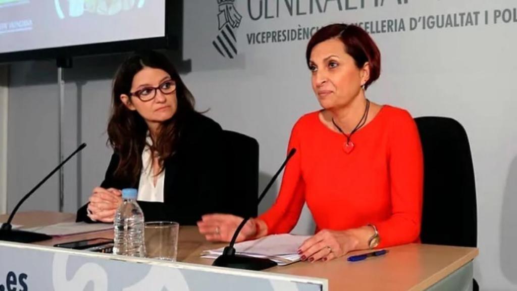 Oltra junto a la directora general responsable de los menores tutelados.