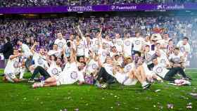 Los jugadores del Real Valladolid celebran el ascenso conseguido este domingo en el Nuevo José Zorrilla.