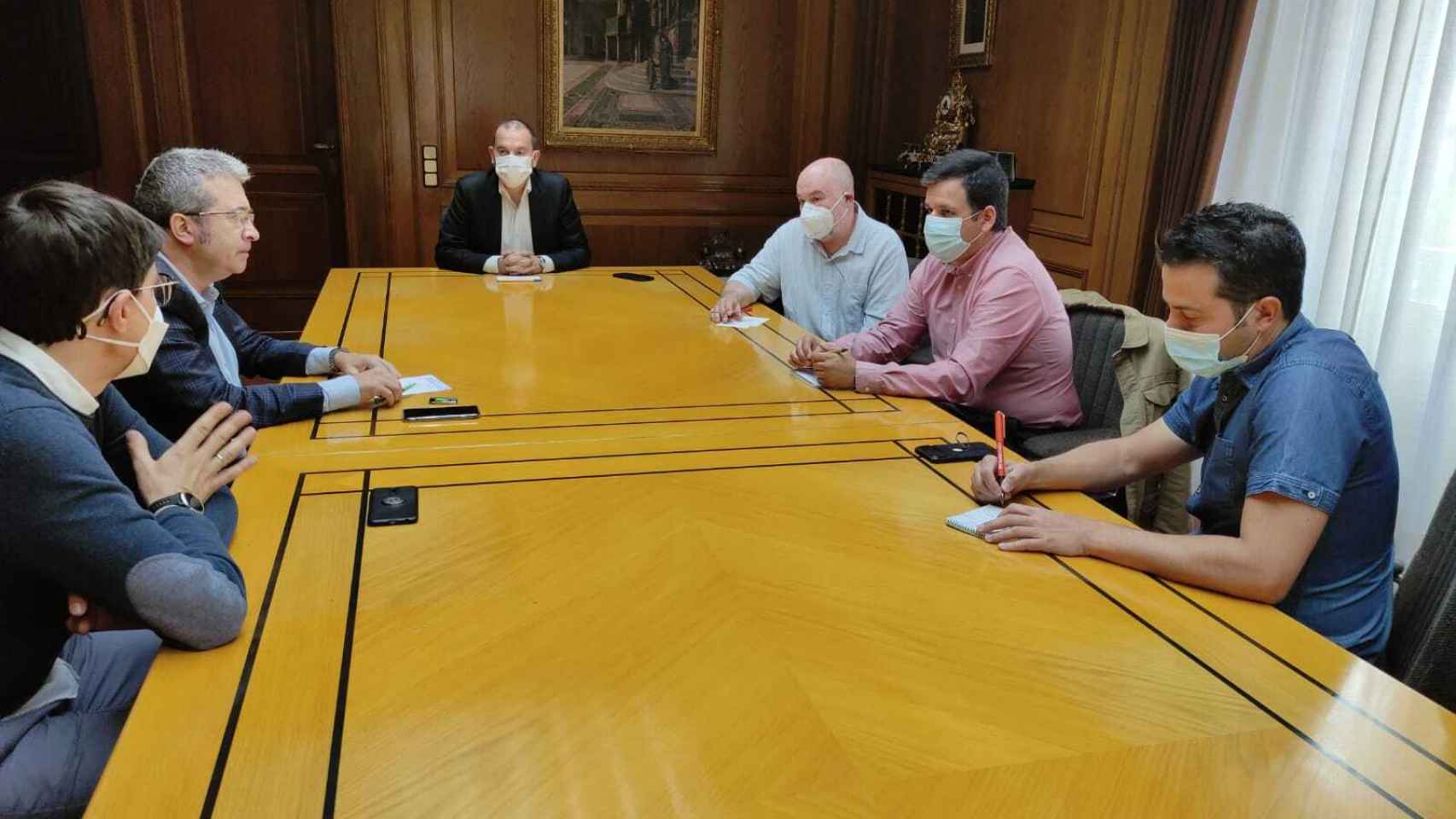 El presidente de la Diputación de Zamora, Francisco Requejo, se ha reunido con responsables de Azeco y la CEOE