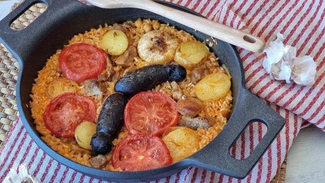 Arroz al horno, una receta valenciana casi más típica que la paella