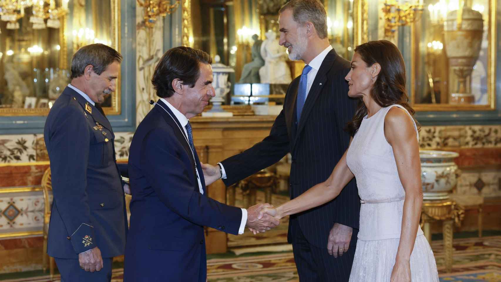 Los Reyes junto a José María Aznar en el Palacio Real de Madrid.