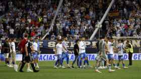Los jugadores del Málaga tras el partido del Lugo.