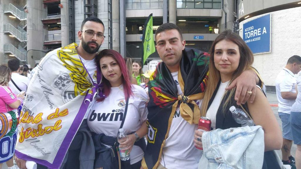 De izquierda a derecha, Jonathan, Aroa, Jorge y Miriam, cuatro madridistas que quieren más Champions.