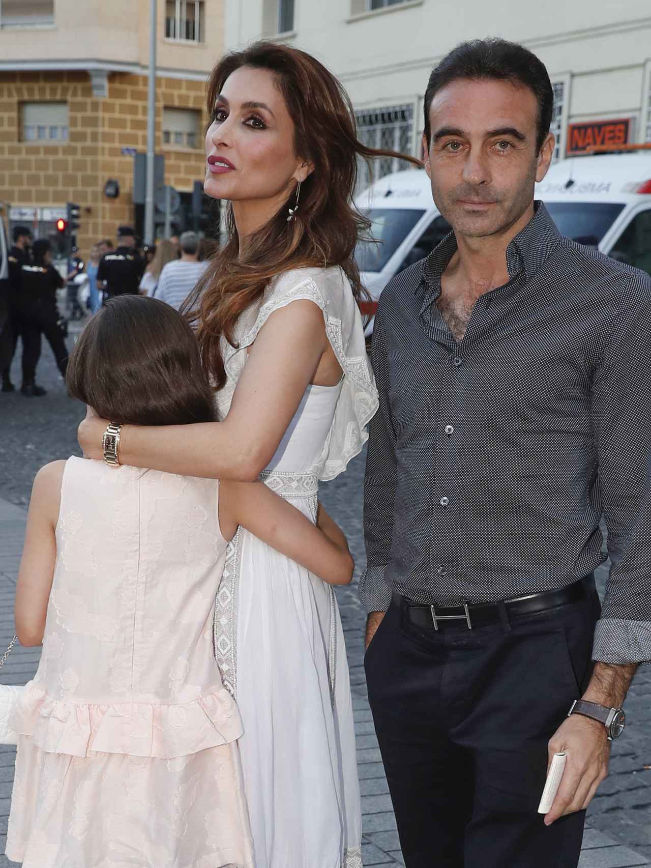 Paloma Cuevas y Enrique Ponce con su hija mayor, Paloma.