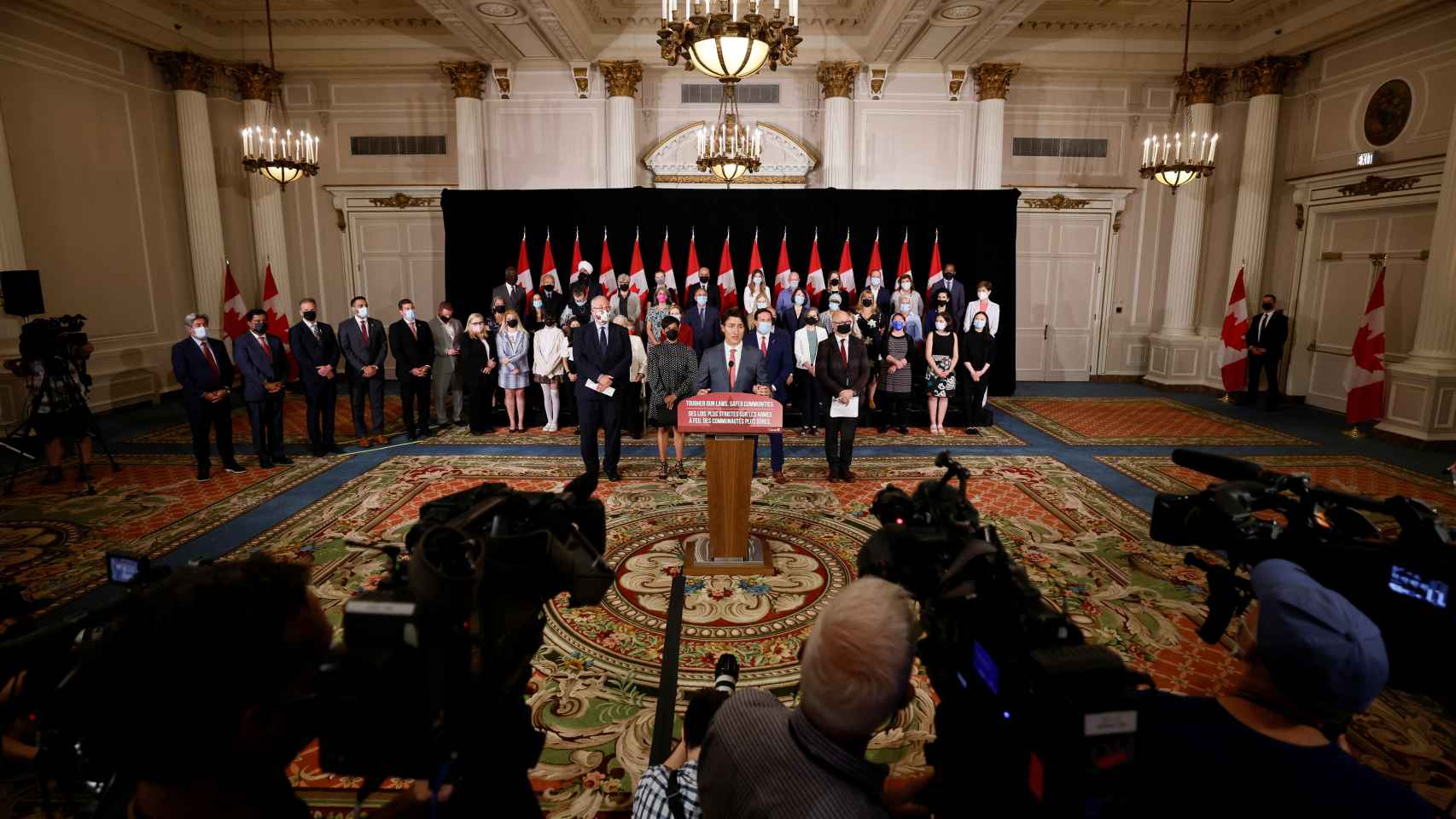 El primer ministro de Canadá, Justin Trudeau, habla en una rueda de prensa sobre la legislación de control de armas de fuego en la Cámara de los Comunes en Ottawa