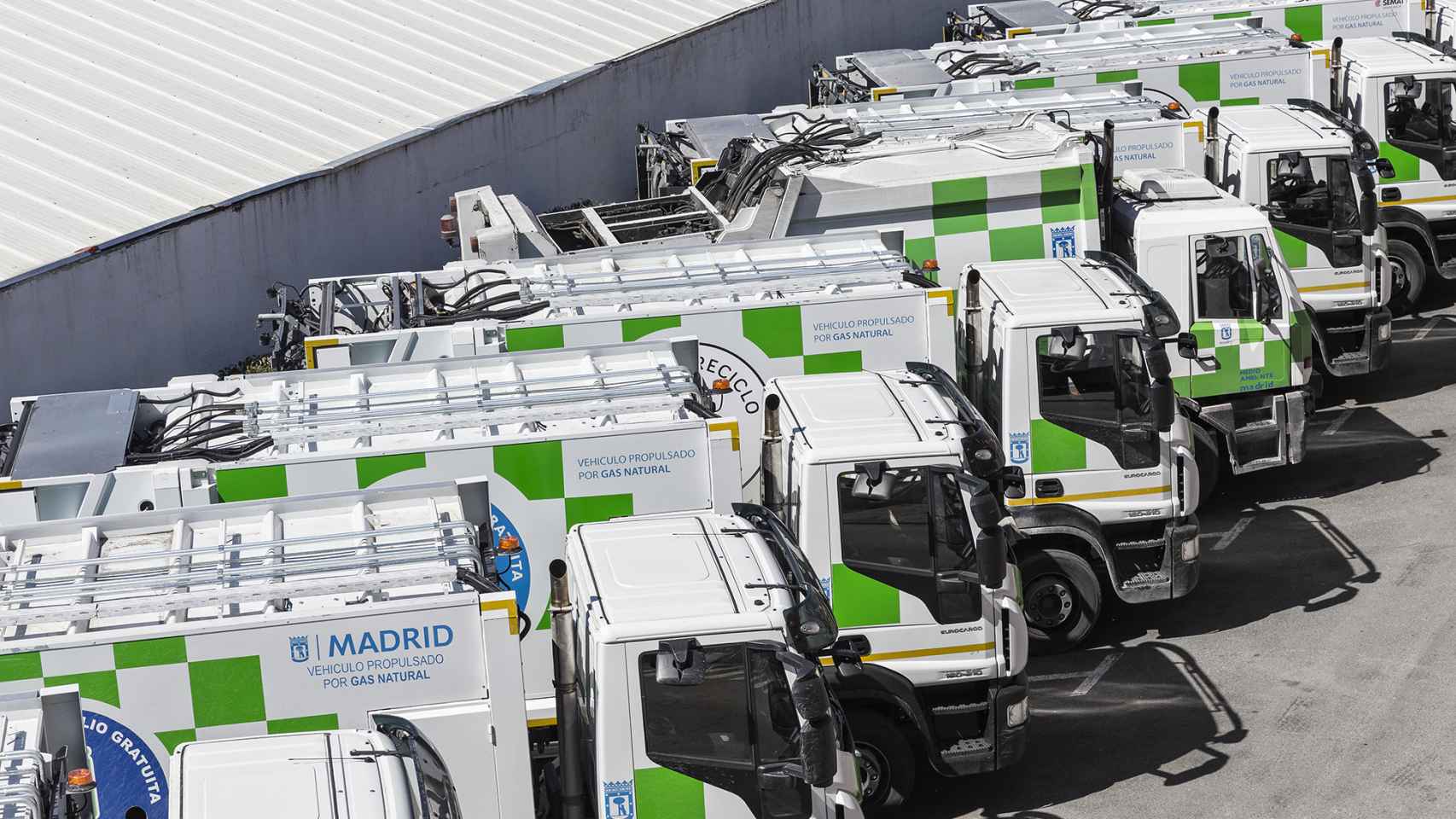 Camiones de recogida de residuos en Madrid.