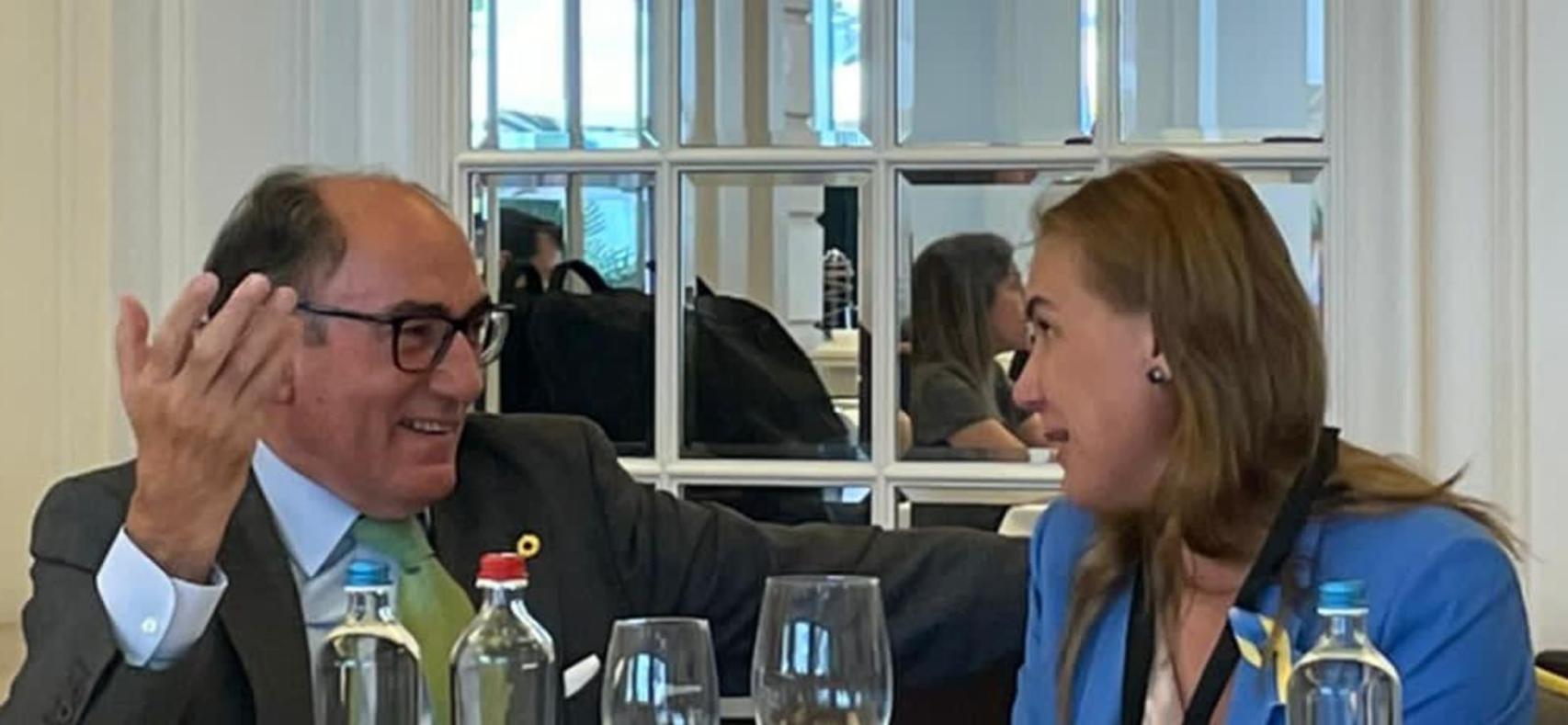 Ignacio Galán, presidente de Iberdrola, junto a Kadri Simson, comisaria de Energía.